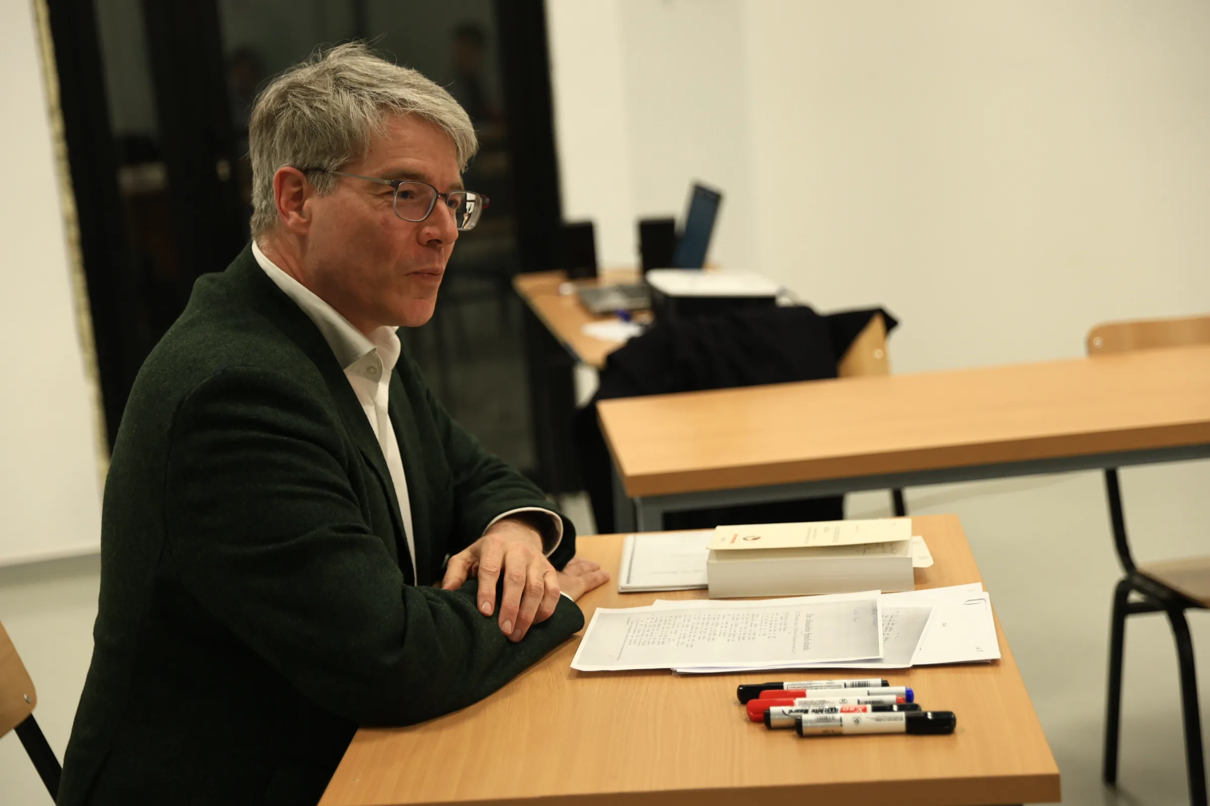 Studentët e UBT-së ndjekin ligjëratën e Prof. Dr. Oliver Jens Schmitt mbi historinë shqiptare