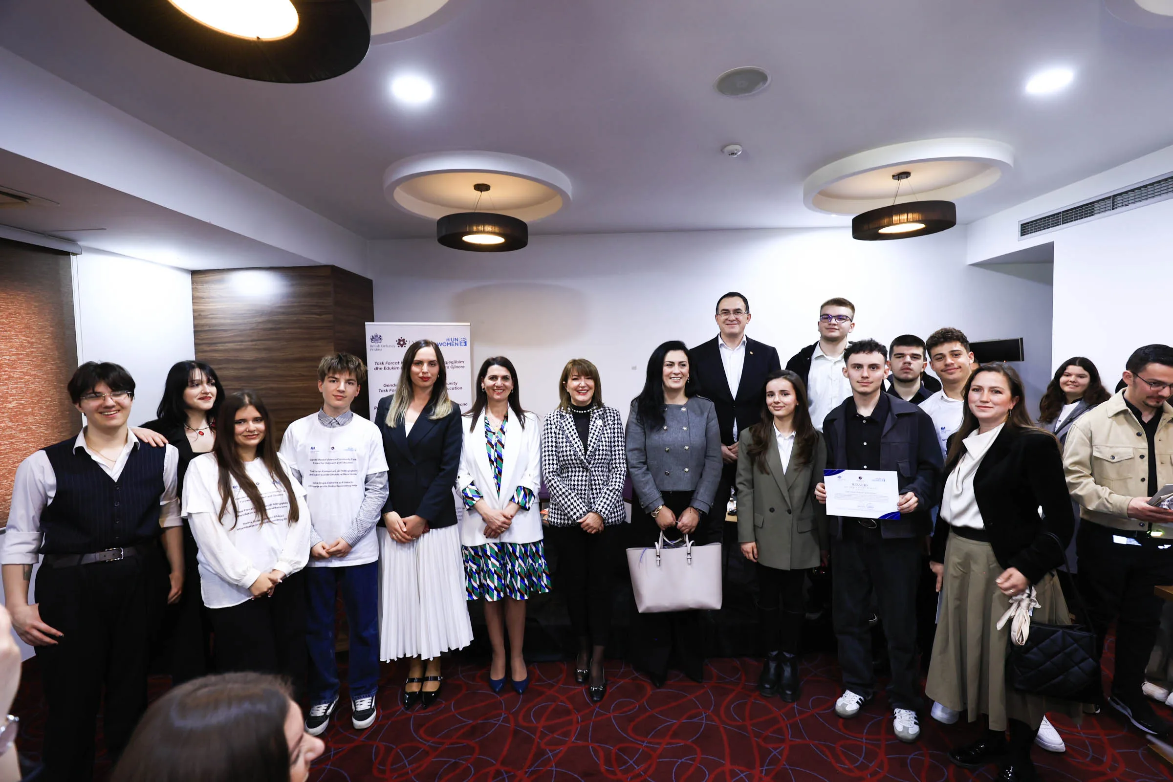 Nxënësit e UBT International Smart Schools shpërblehen për angazhimin e tyre kundër dhunës me bazë gjinore