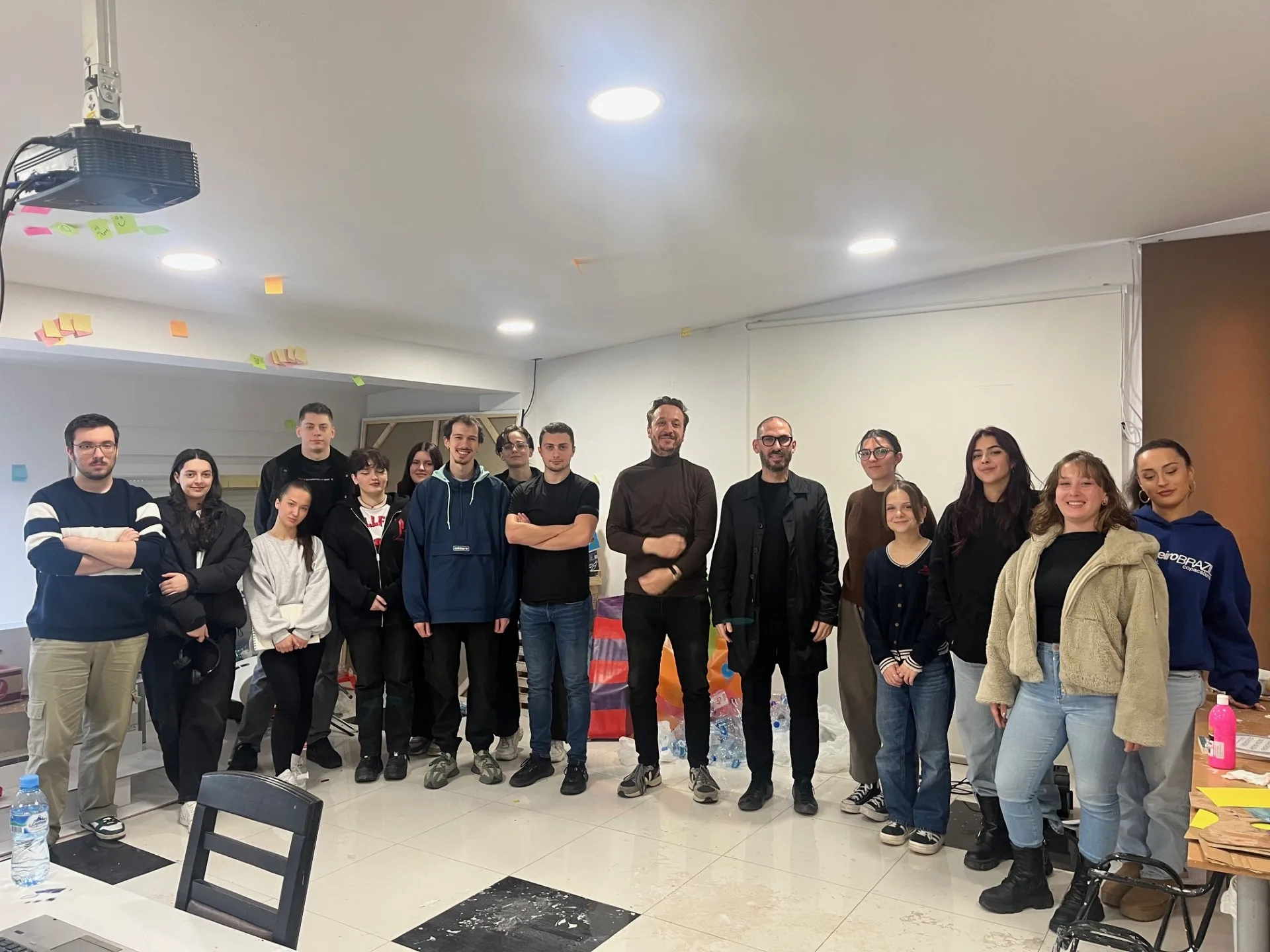 Nga materialet e ricikluara te veprat e artit – Punëtori kreative me studentët e Artit dhe Medias Digjitale në UBT