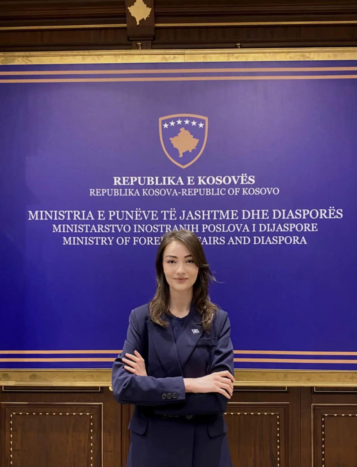 Historia e suksesit të studentes Vesa Shatri dhe angazhimi i saj në Ministrinë e Punëve të Jashtme dhe Diasporës