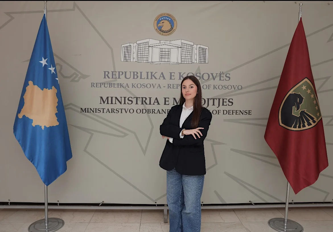 Studentja Erblina Vuniqi në praktikë profesionale në Ministrinë e Mbrojtjes – Një hap i madh për karrierën e saj në siguri