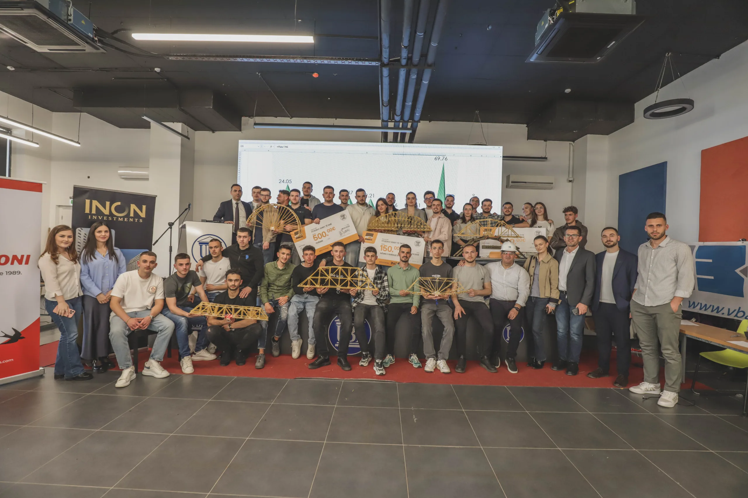 Katër grupe shpallen fituese të garës UBT Spaghetti Bridge 2025