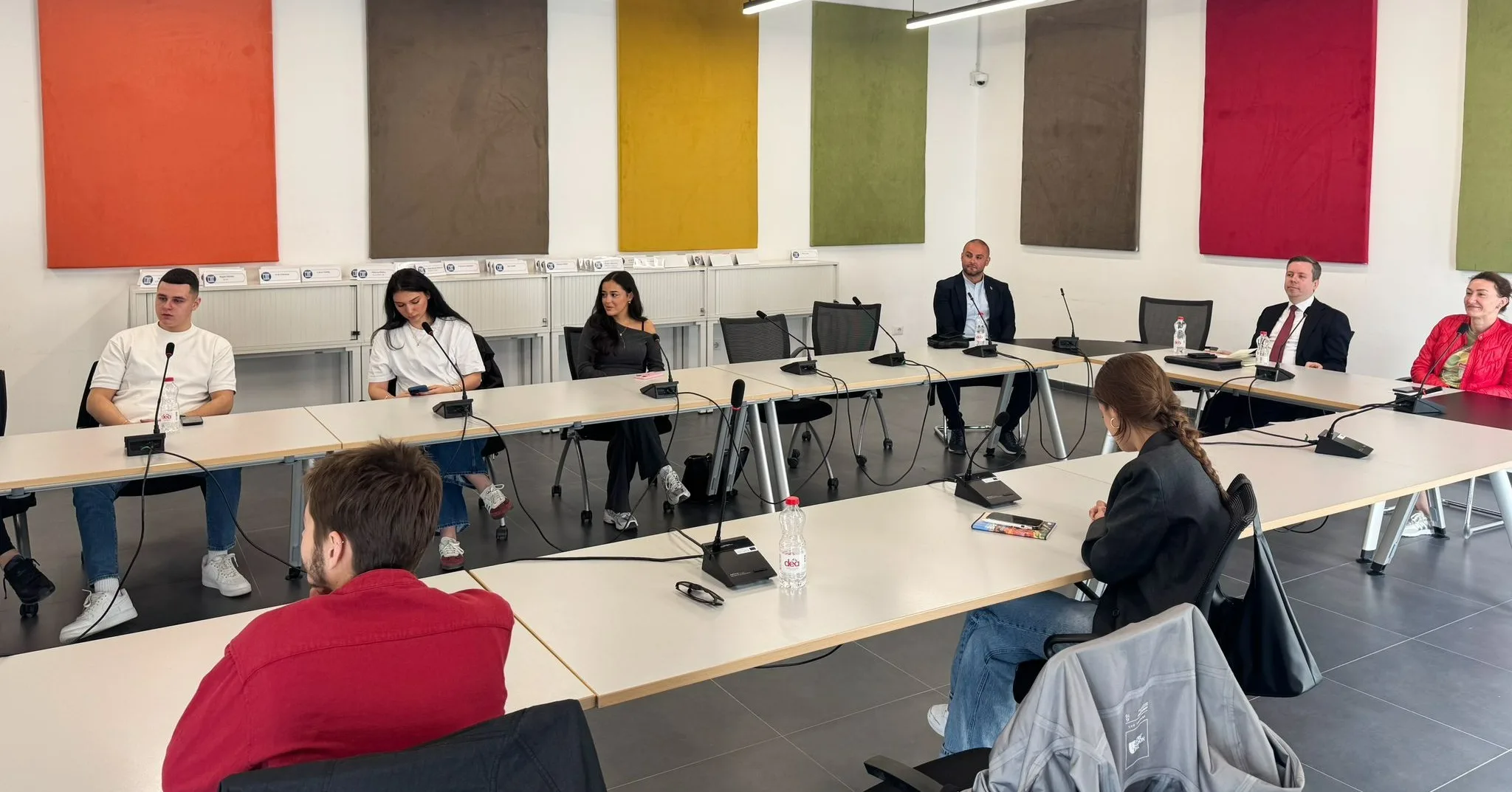 Studentët e UBT-së diskutojnë për reformën në drejtësi dhe krimin e organizuar me Ambasadorin e Finlandës