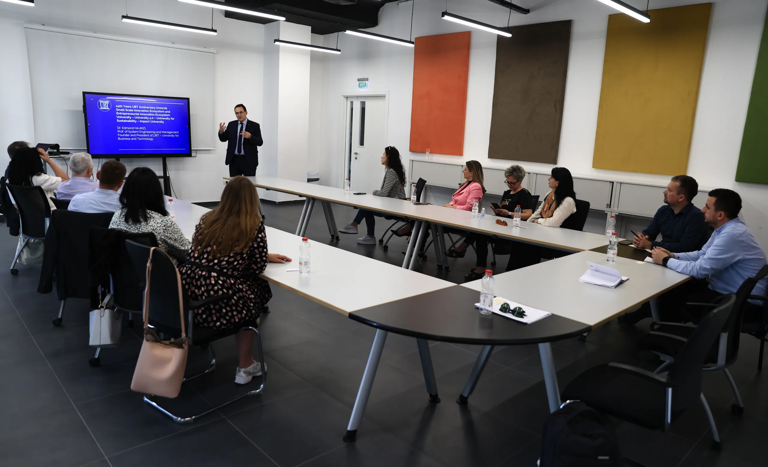 Delegacioni i Fakultetit të Biznesit të UAMD viziton Parkun Shkencor të UBT-së