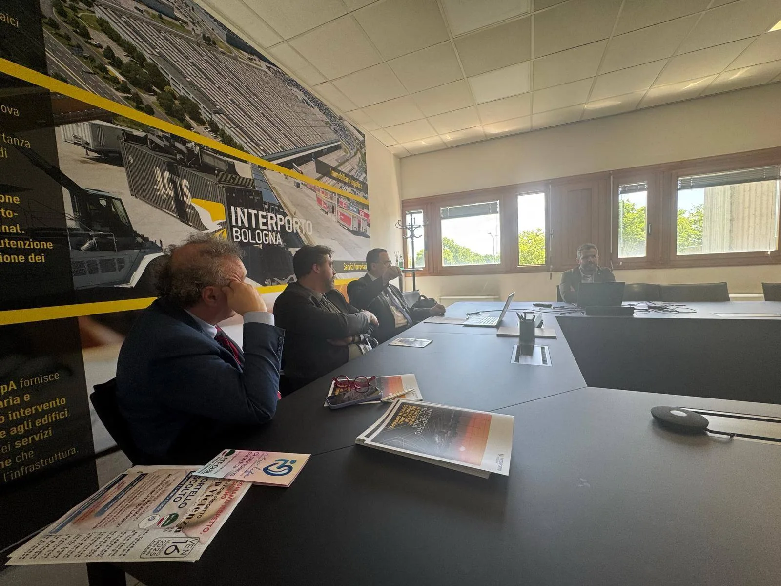 Rektori Hajrizi takon drejtuesit e Interporto S.p.A për partneritet në logjistikë dhe infrastrukturë