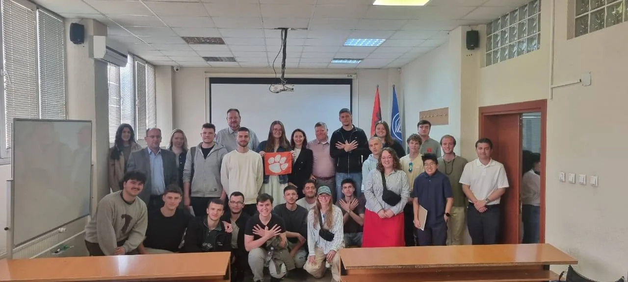 Studentë të Shkencave Politike nga Clemson University (ShBA) vizituan UBT-në dhe zhvilluan diskutime me studentët e Studimeve të Sigurisë