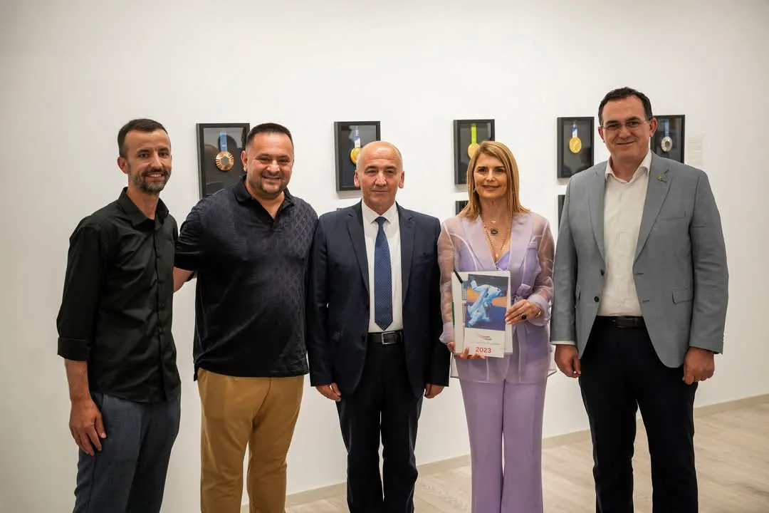 UBT pjesë e ekspozitës “Përpjekja e Artë – Rrugëtimi i Xhudos në Lartësimin e Kosovës” në Pejë