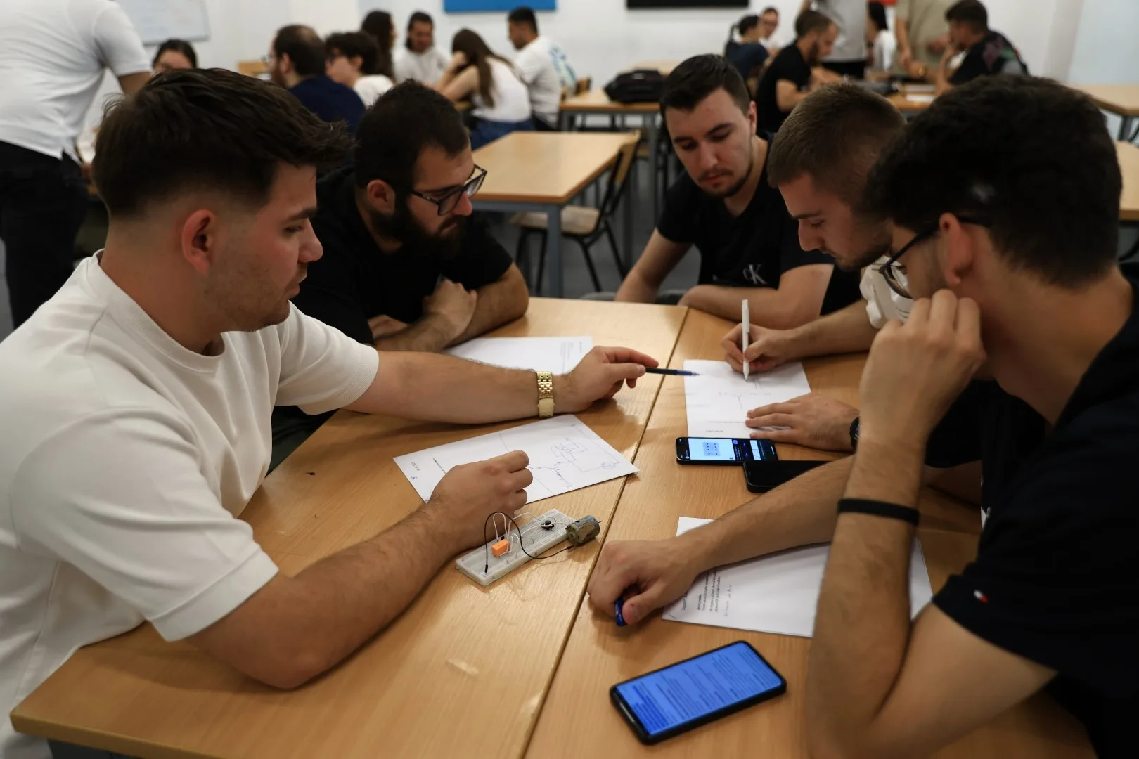 Në UBT hapet Akademia Verore e Inxhinierisë së Mekatronikës – Fokus në Elektronikën Energjetike dhe Ngasësit