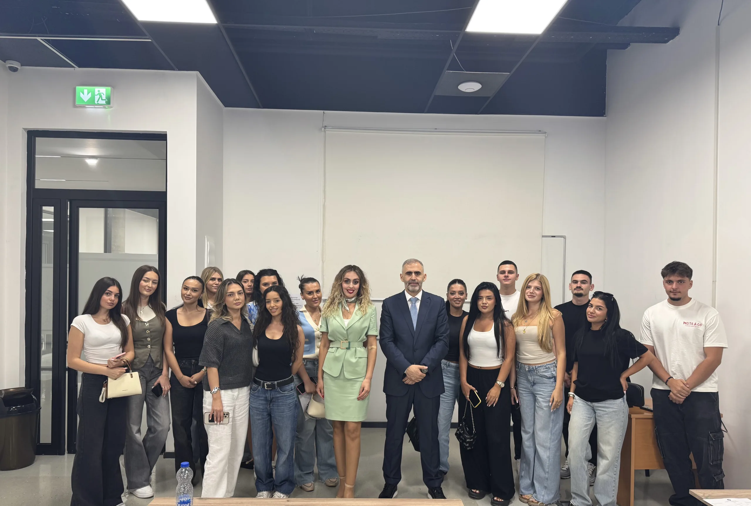 Ligjëratë interaktive me Kryetarin e Odës së Avokatëve në kuadër të Akademisë Verore të Juridikut në UBT