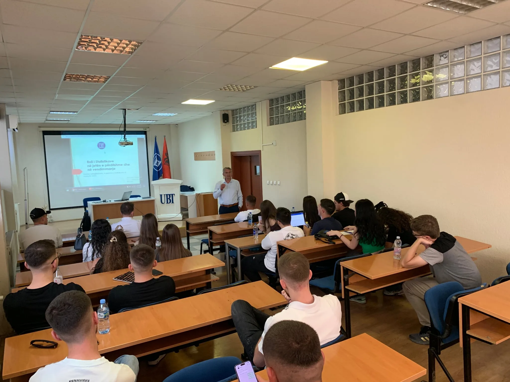 Akademia Verore për Ekonomi, Financa, Banka dhe Sigurime vazhdon me aktivitete të pasura dhe edukative