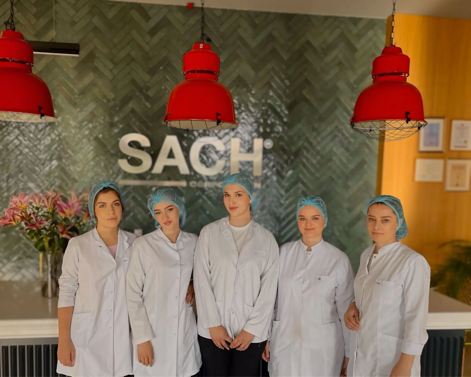 UBT – Lider në nxjerrjen e kuadrove profesionale në Shkencat e Ushqimit dhe Bioteknologji: Pesë studente punësohen në SACH Corporation