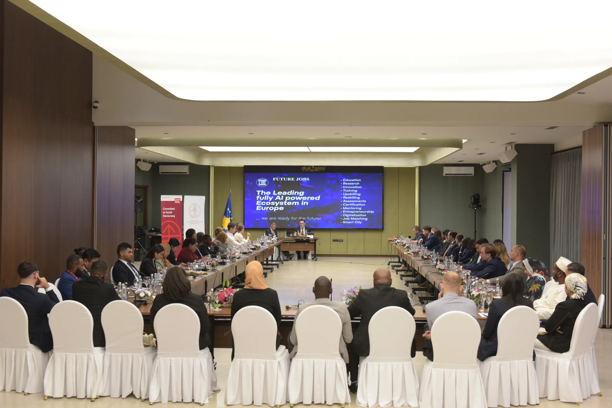 Rektori Hajrizi mban ligjëratë për diplomacinë moderne dhe teknologjitë e avancuara në Shkollën Diplomatike