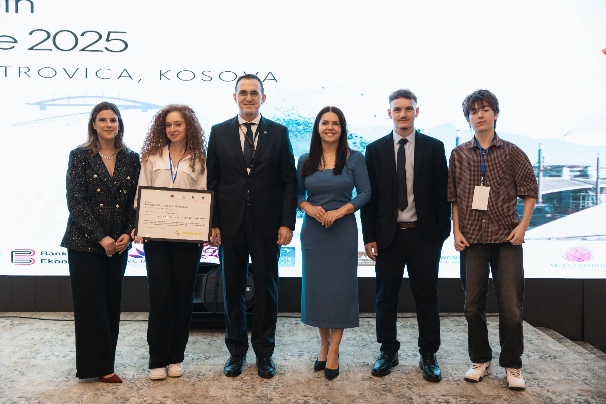 Nxënësit e UBT International Smart Schools fitues të çmimit “Best Youth-Led Initiative” në Balkan International Youth Summit 2025