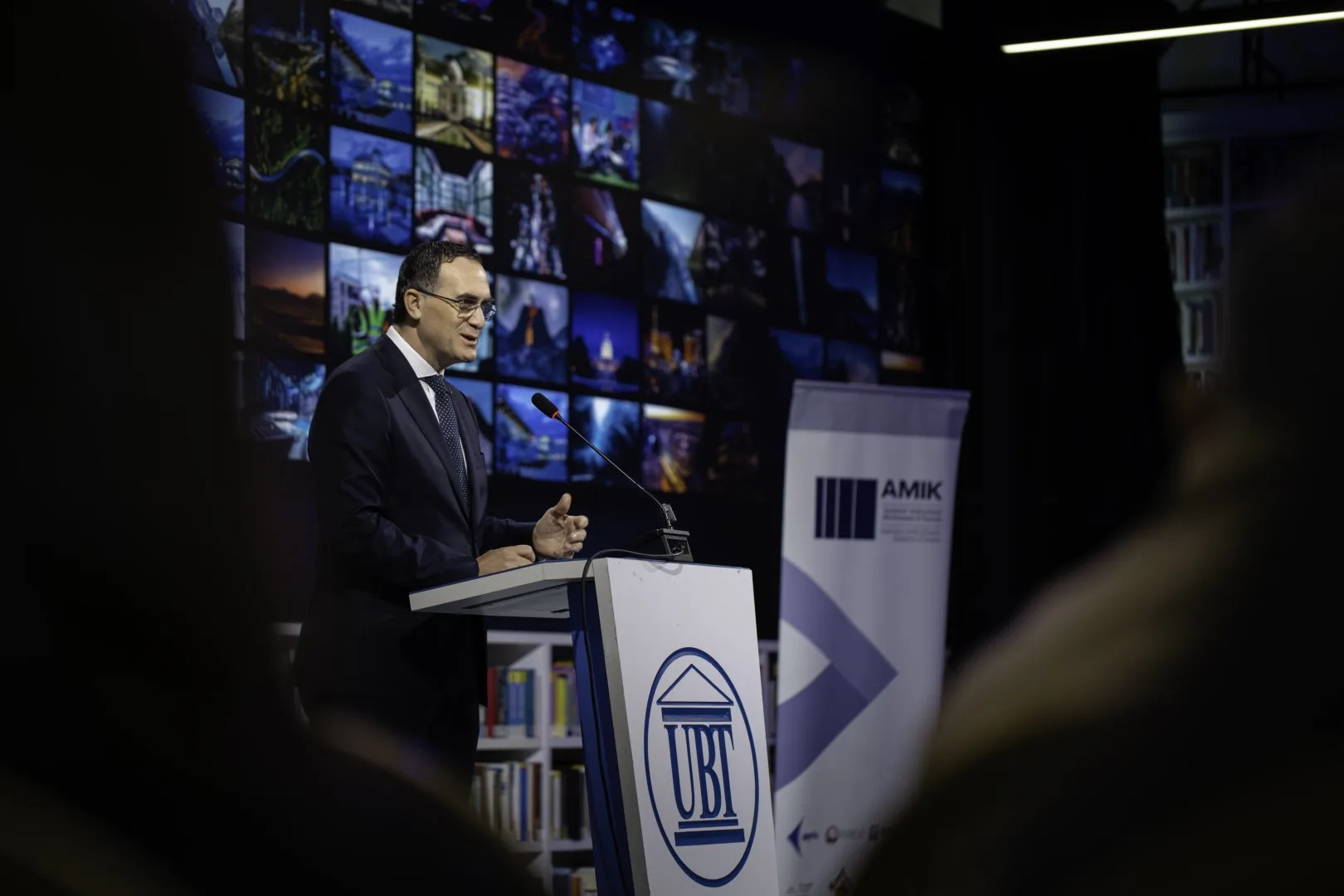 UBT dhe AMIK nisin projektin “Inkuadrimi i Vajzave në Ndërmarrësi” me trajnimin e parë