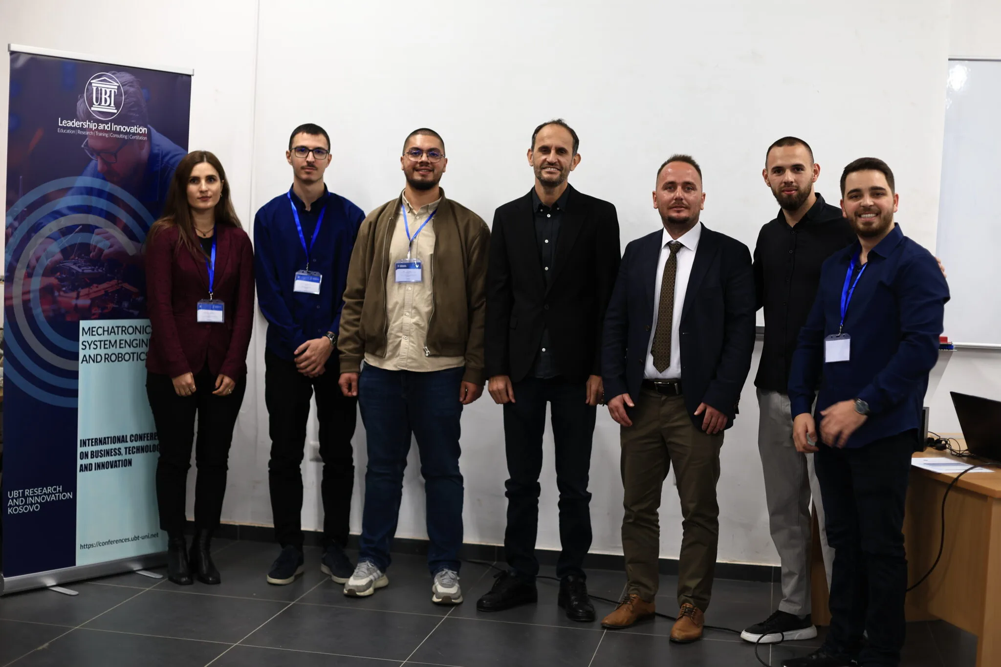 Studiues prezantojnë punime inovative në Konferencën Ndërkombëtare të Mekatronikës, Inxhinierisë së Sistemeve dhe Robotikës