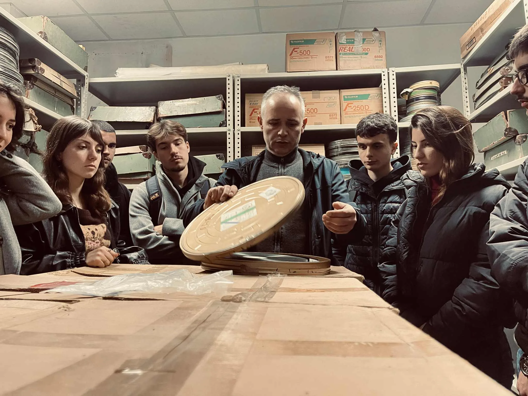 Nga arkivat e QKK-së te kujtimet e luftës: Një vizitë studimore e studentëve të Artit dhe Medias Digjitale në UBT