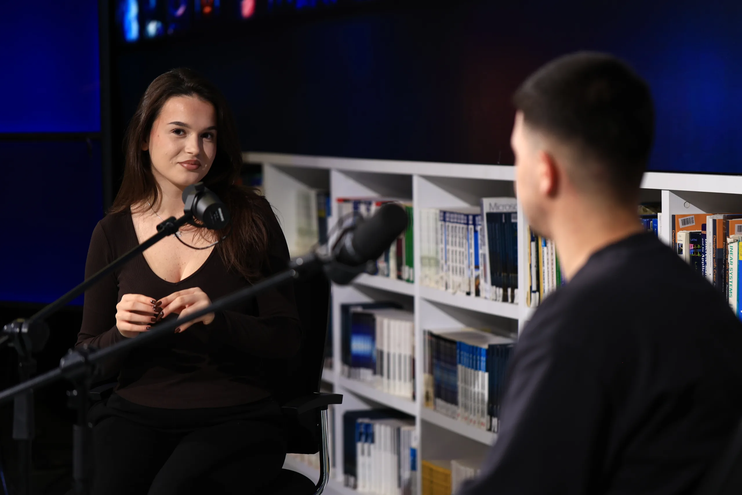 Gjuhë, Media dhe Komunikim