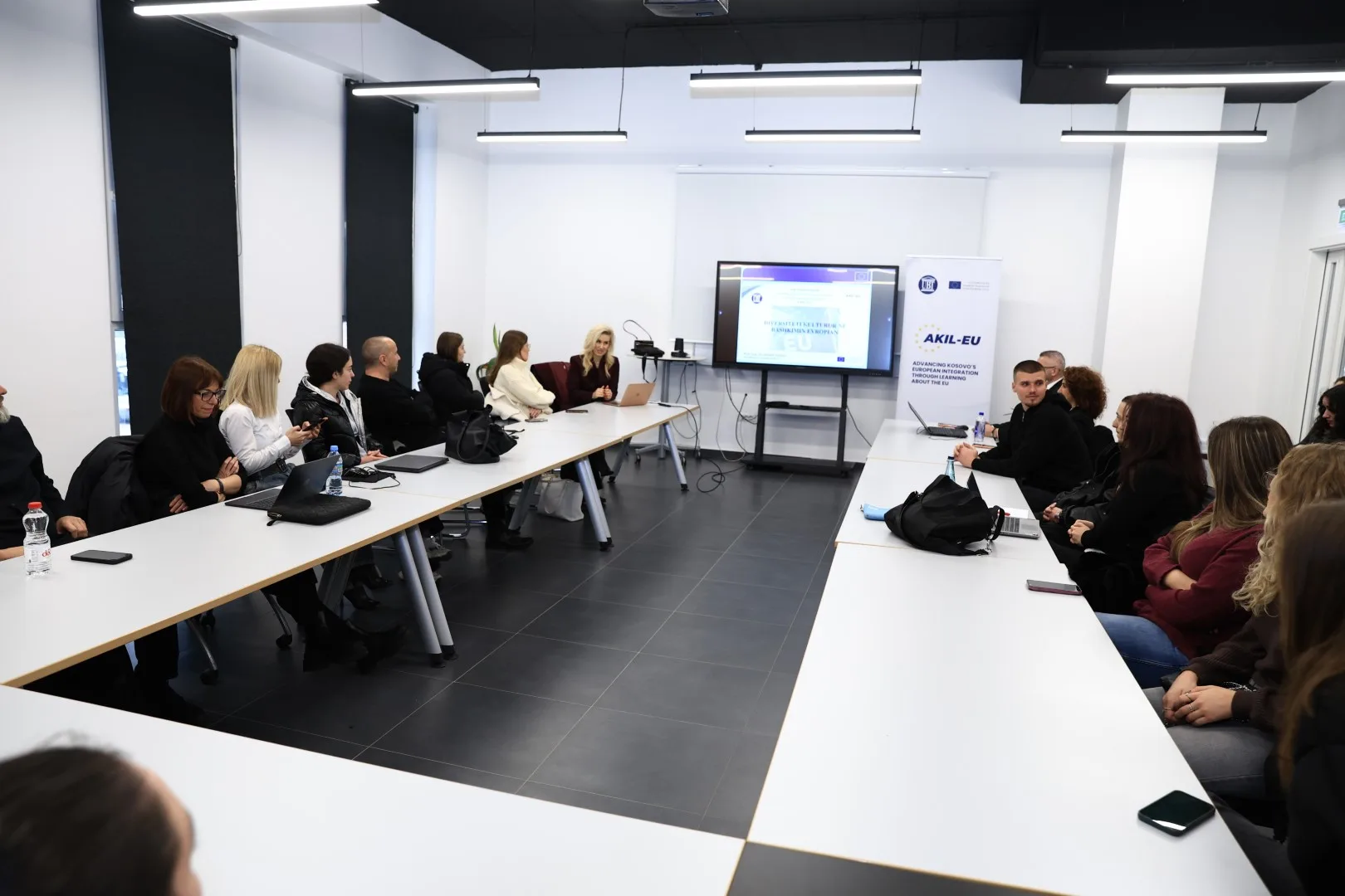 UBT organizoi tryezën e rrumbullakët “Trashëgimia kulturore evropiane” në kuadër të projektit Jean Monnet AKIL-EU