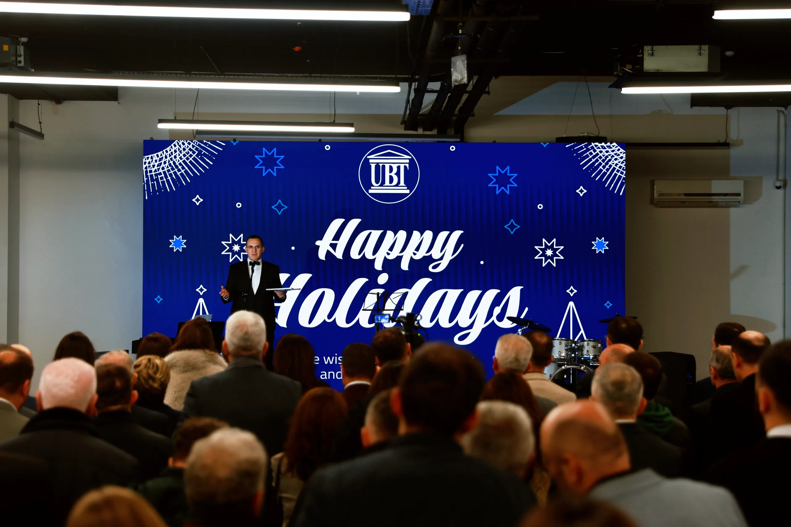 UBT feston fundvitin 2025 duke nderuar përkushtimin dhe sukseset e përbashkëta