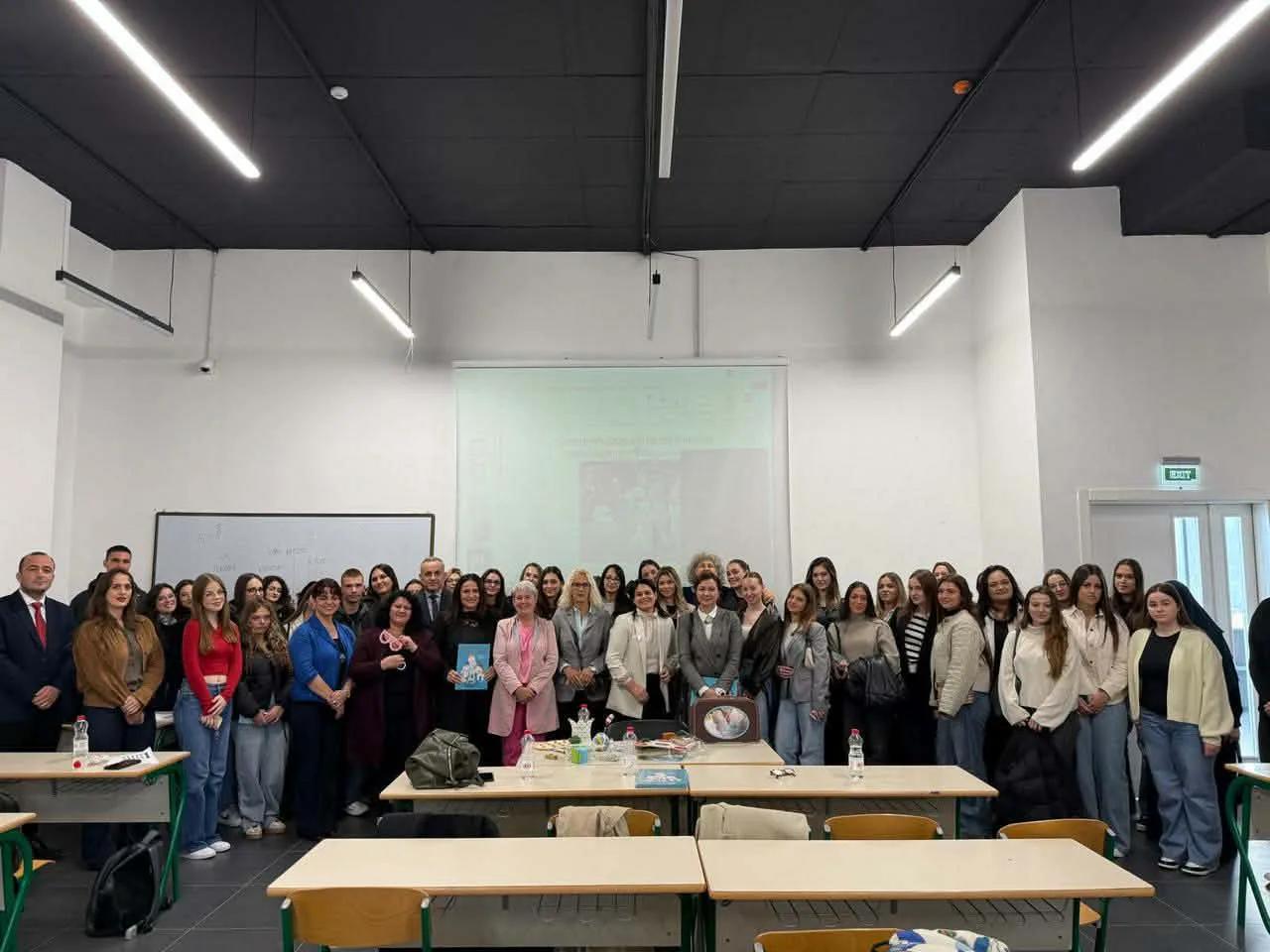 Doktoresha Marianne Herzog sjell një ligjëratë inspiruese për studentët e psikologjisë në UBT