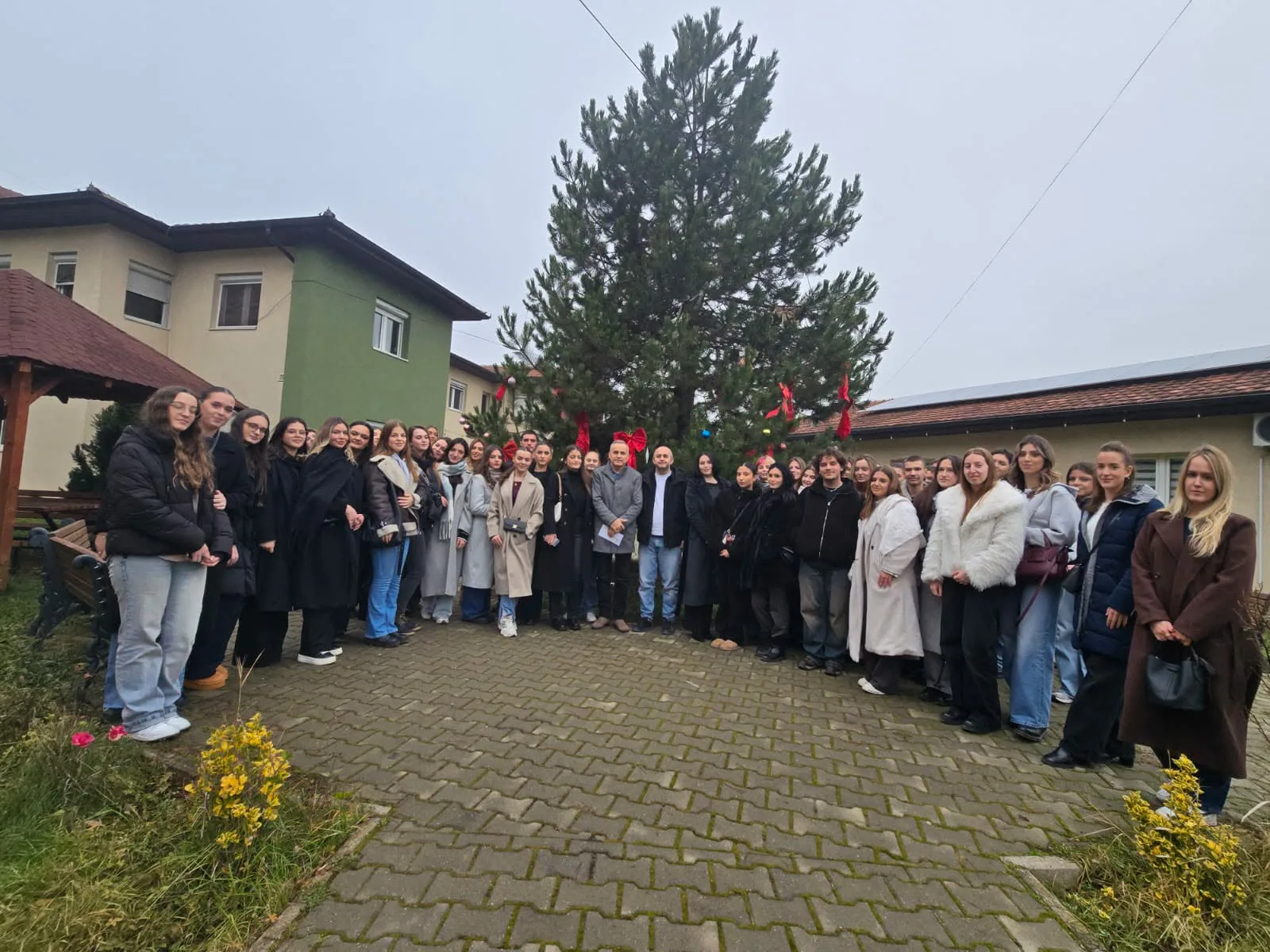 Studentët e Fakultetit të Psikologjisë në UBT vizituan SOS Fshatin e Fëmijëve në Prishtinë