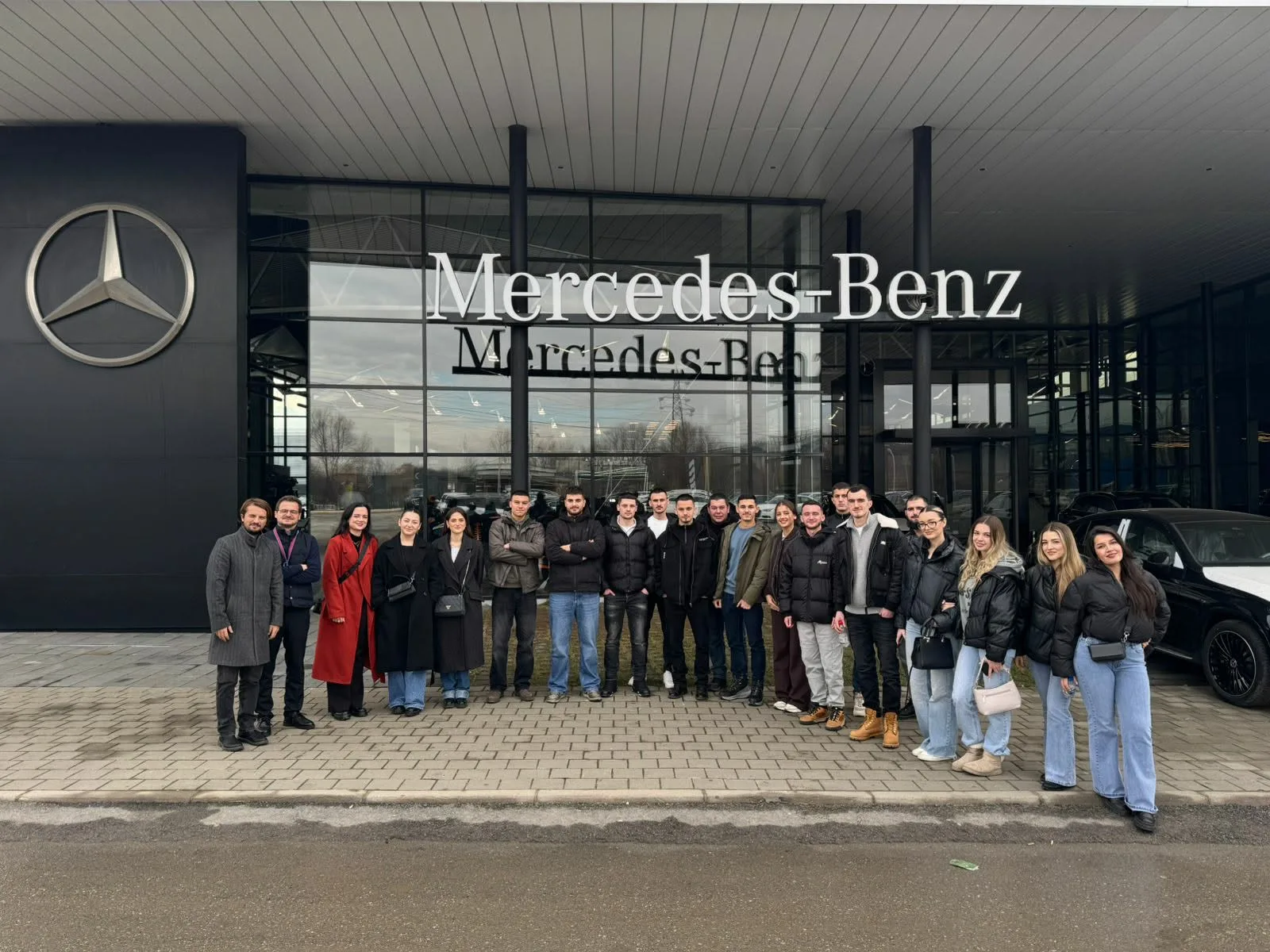 Studentët e Mekatronikës në UBT realizojnë vizitë studimore në “Auto Kaçandolli” në Prishtinë