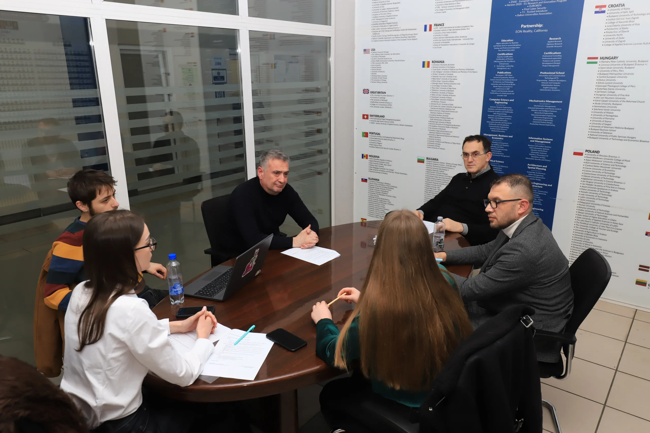 Rektori takon anëtarët e Këshillit të ri studentor të UBT-së