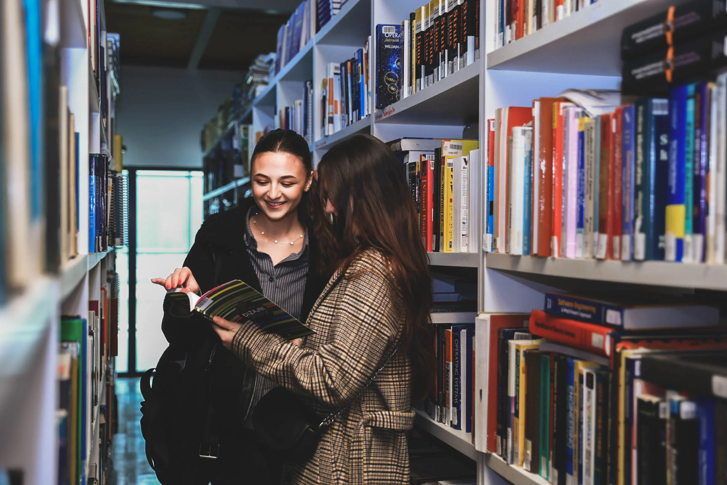 UBT me bibliotekën më të madhe në vend, mbi 300 mijë libra fizikë dhe elektronikë