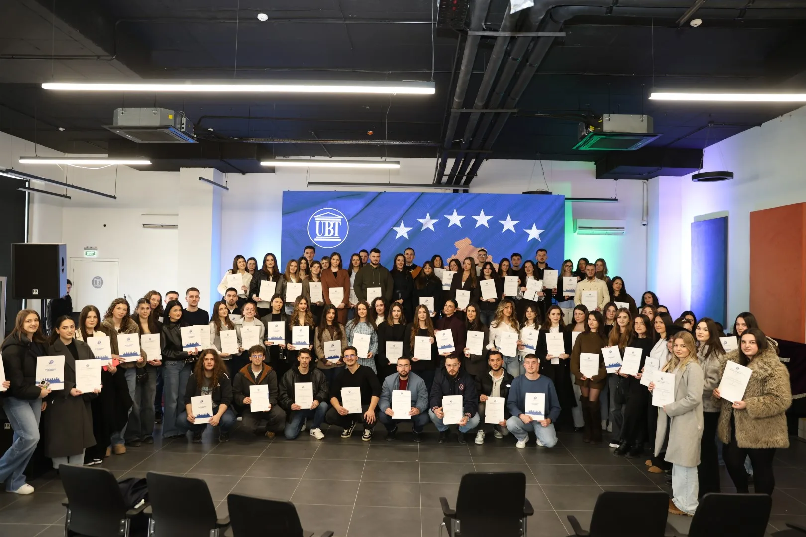 UBT mbështet rreth 200 studentë me bursa në 18-vjetorin e Pavarësisë
