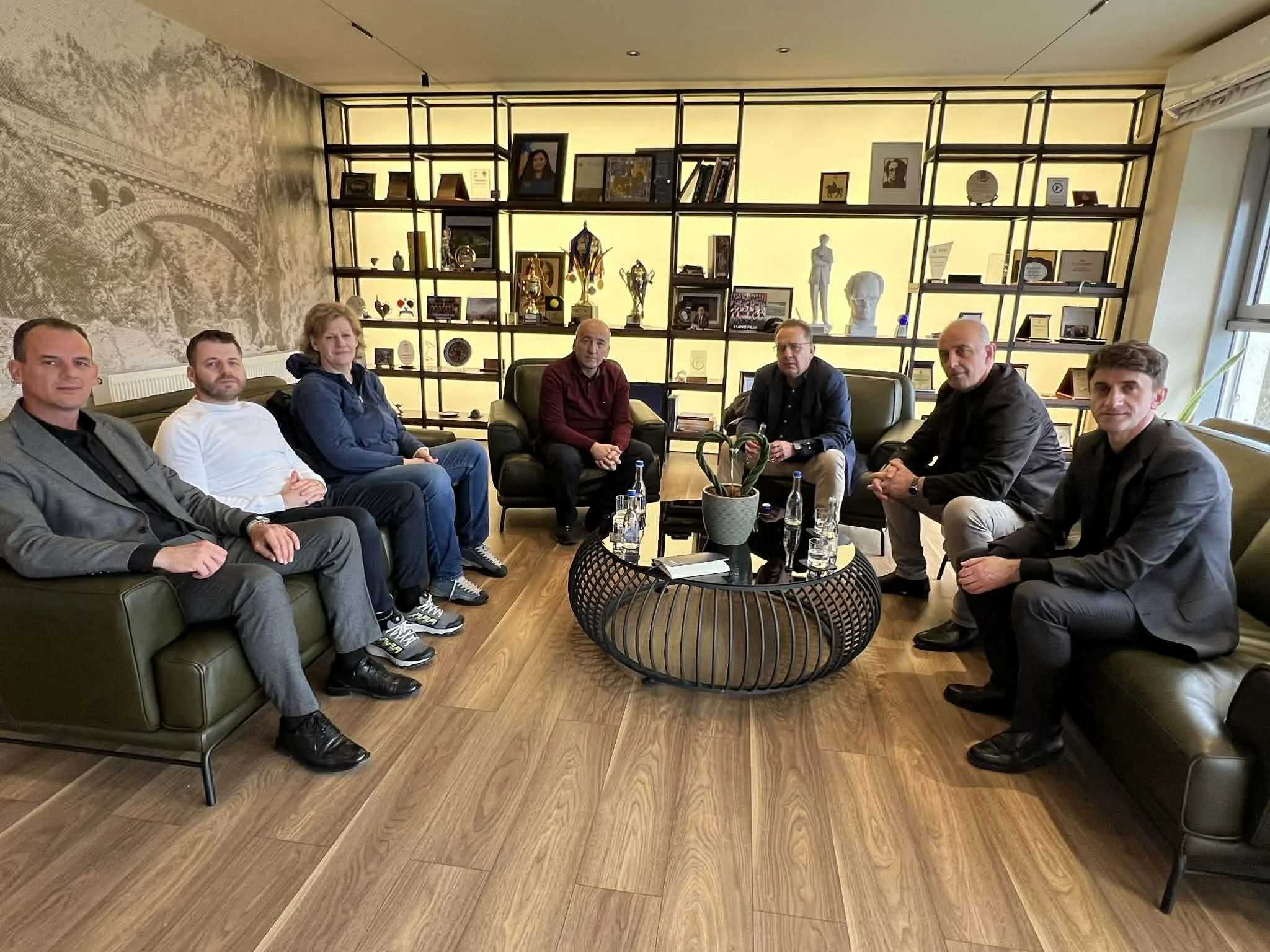 Ekspertët dhe studentët priten nga kryetari i Pejës në ditën e dytë të Workshopit Ndërkombëtar