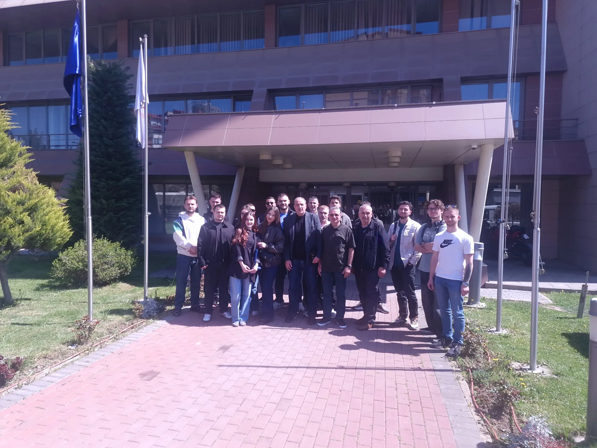 Studentët e Inxhinierisë së Energjisë në UBT thellojnë njohuritë praktike përmes vizitës studimore në KOSTT