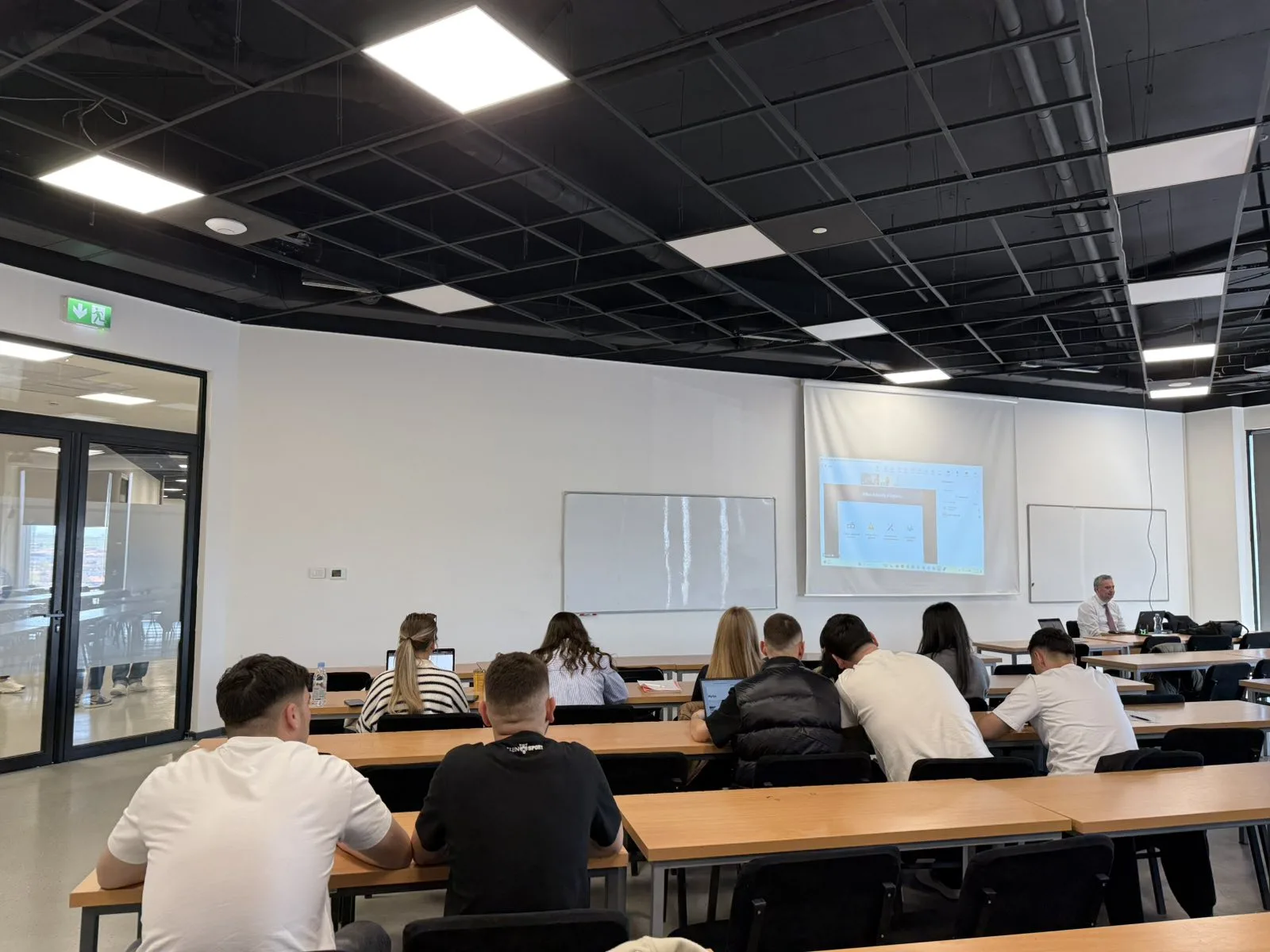 Studentët e programit Real Estate në UBT përfitojnë nga ekspertiza ndërkombëtare në arkitekturën e qëndrueshme