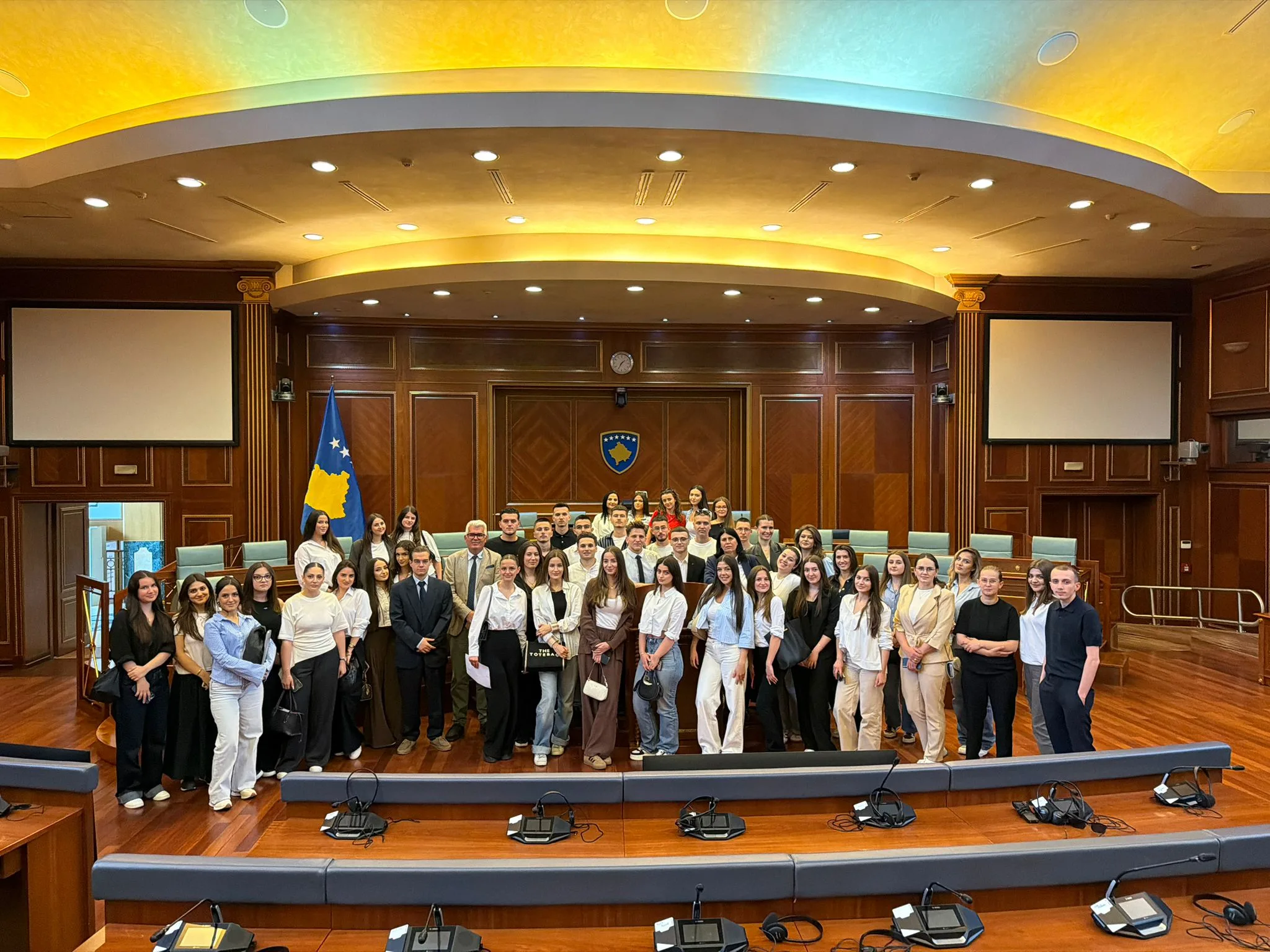 Studentët e Fakultetit Juridik të UBT-së vizitojnë Kuvendin e Kosovës, duke përjetuar nga afër funksionimin e institucioneve demokratike