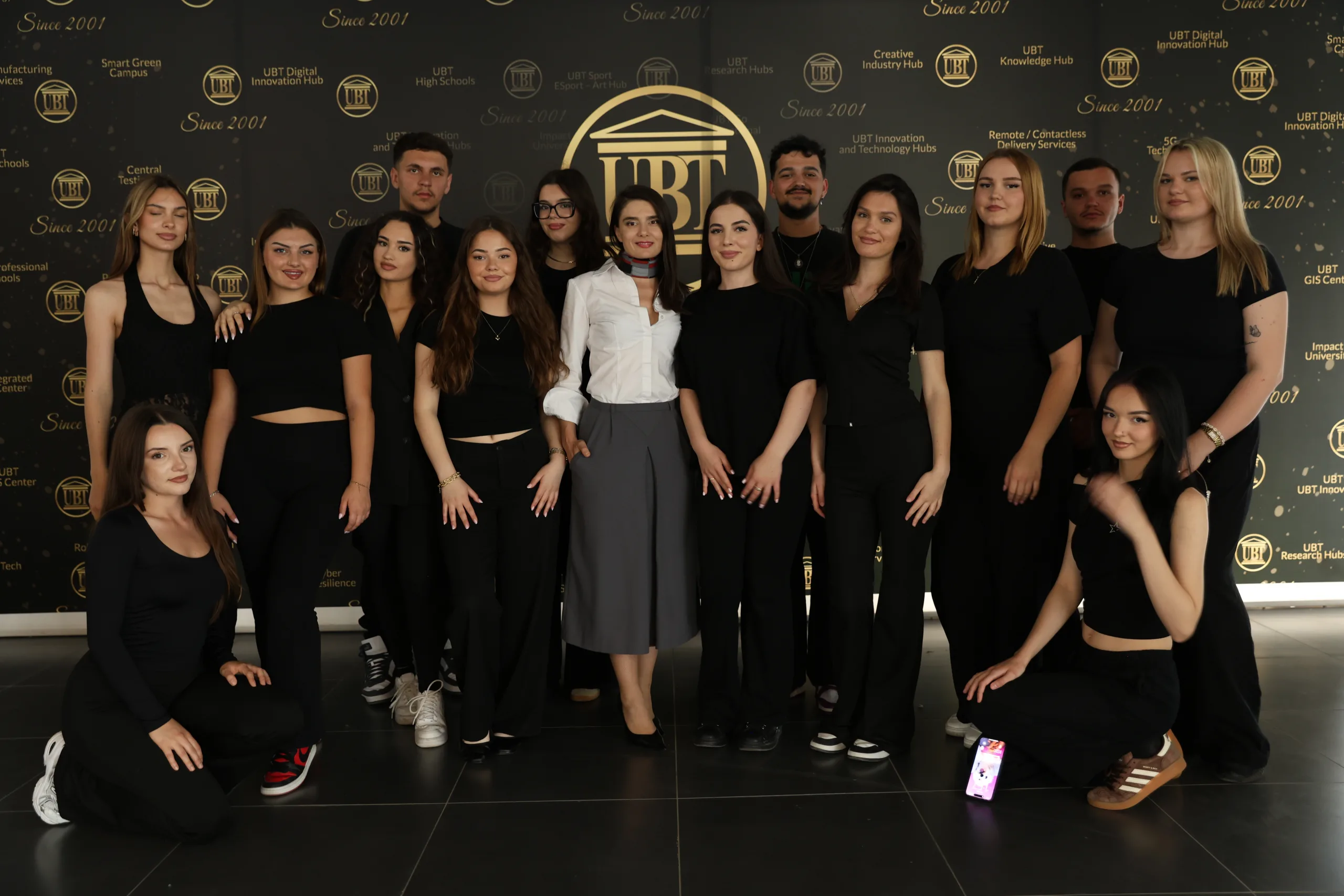 Studentët e Fakultetit të Muzikës Moderne në UBT prezantuan shfaqjen muzikale “DREAM” në kuadër të Javës së Dizajnit