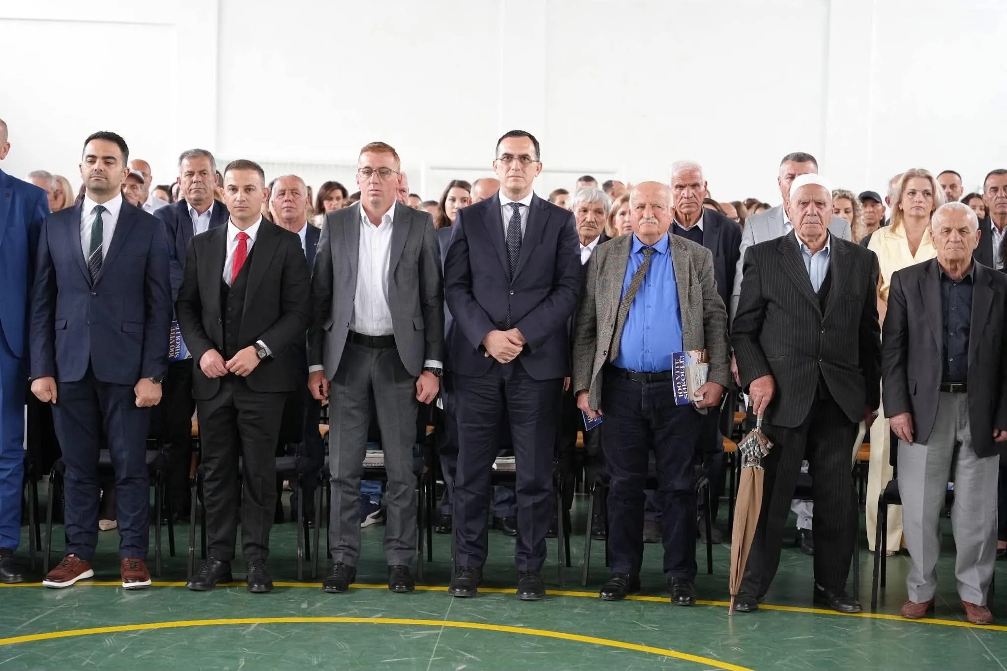 Në shkollën ku nisi rrugëtimi i tij, Rektori Edmond Hajrizi merr pjesë në jubileun 100-vjeçar