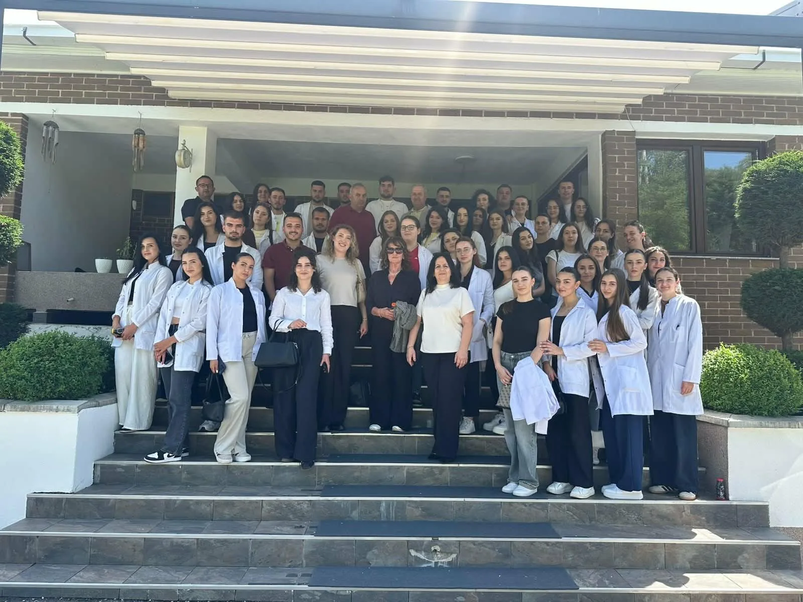 Studentët e Shkencave të Ushqimit dhe Bioteknologjisë në UBT Prizren realizojnë vizitë studimore në Industrinë e Pijeve “Fruti” dhe në Impiantin e Trajtimit të Ujërave të Zeza