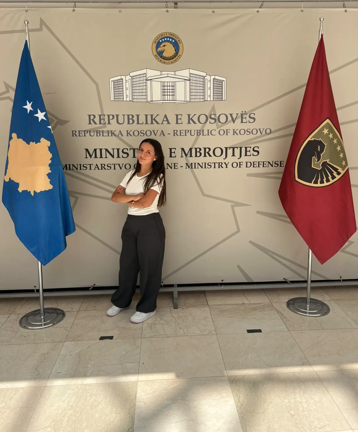 Studentja e UBT-së, Erolë Hajdari, angazhohet në praktikë profesionale në Ministrinë e Mbrojtjes