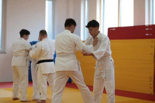 tudentët e Shkencave të Sportit dhe të Lëvizjes dhe të Aktrimit nga UBT ishin në Qendrën Nacionale të Xhudos në Pejë