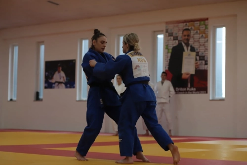tudentët e Shkencave të Sportit dhe të Lëvizjes dhe të Aktrimit nga UBT ishin në Qendrën Nacionale të Xhudos në Pejë