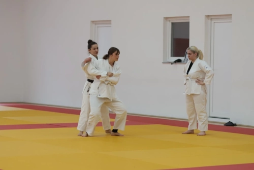 tudentët e Shkencave të Sportit dhe të Lëvizjes dhe të Aktrimit nga UBT ishin në Qendrën Nacionale të Xhudos në Pejë