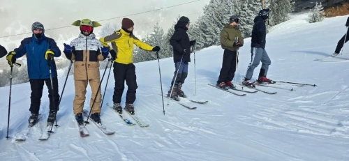 Studentët e sportit në UBT vijojnë kursin e skijimit në Brezovicë
